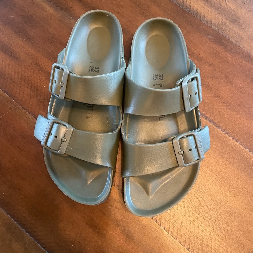 Birkenstock | Arizona Essentials | Size 7 | Color: Khaki (dark green)